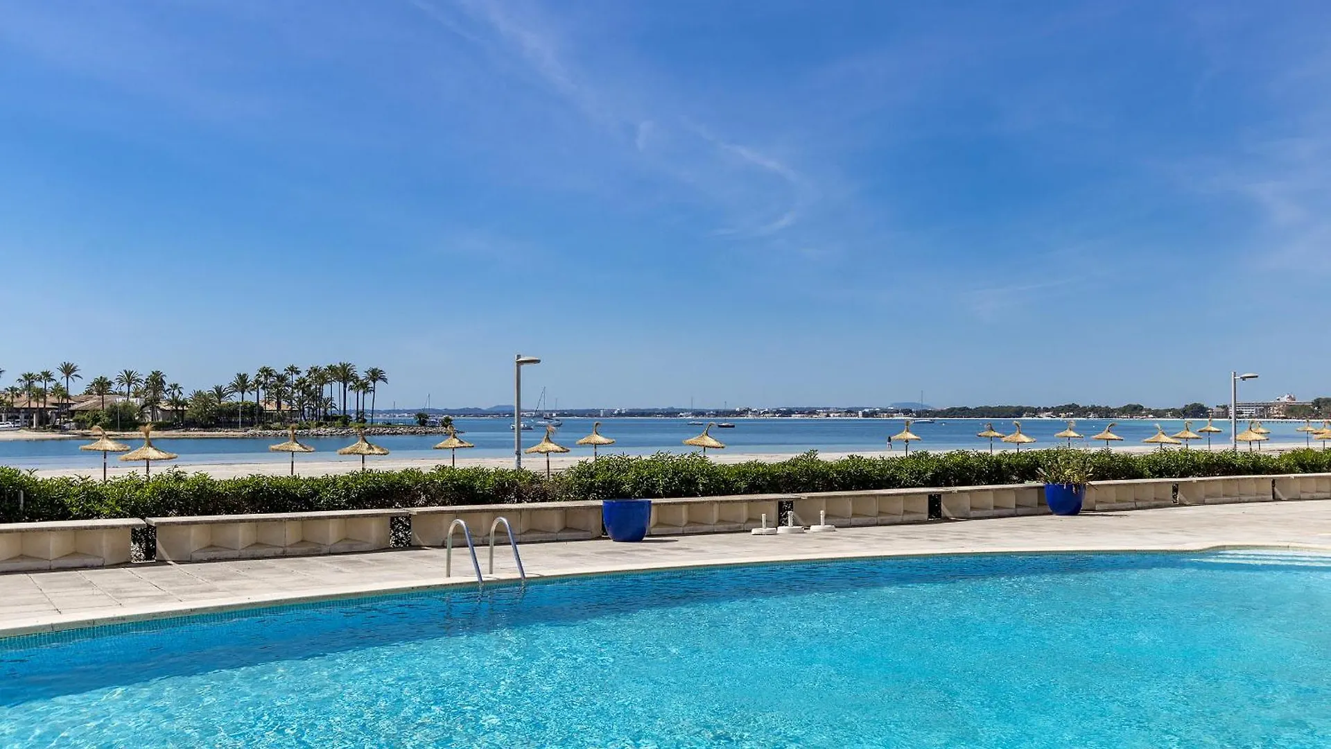 1St Line Apartment Alcudia Beach ポルト・ダルクディア